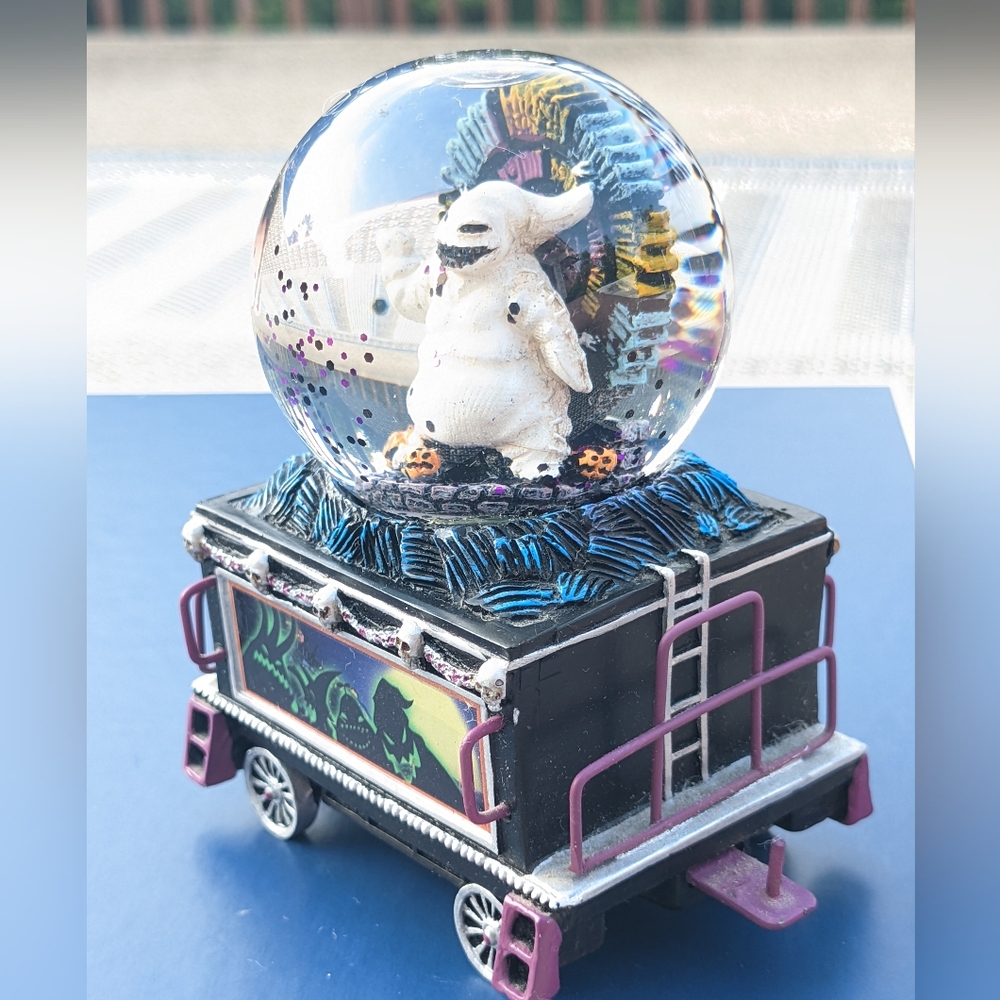 Nightmare before Christmas glitter globe train O-o-o-ogie Boogie